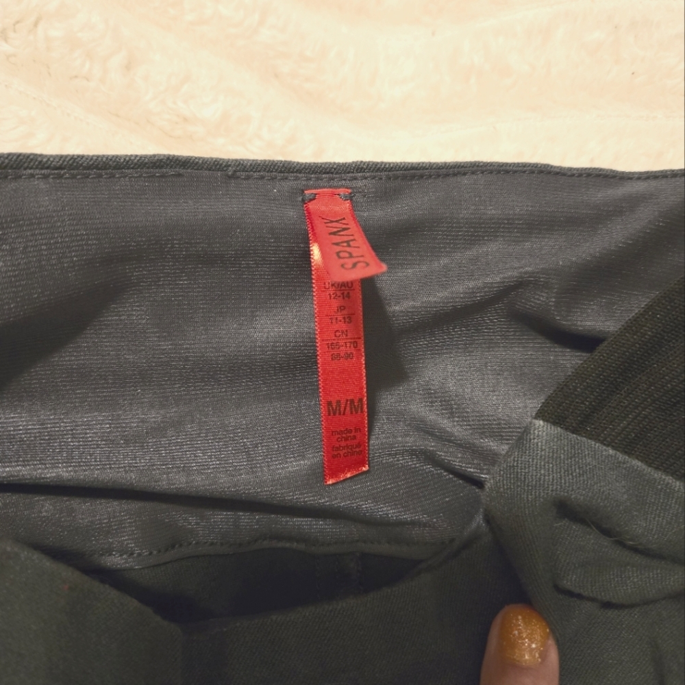 Spanx Leather-Like Ankle Skinny Pants in Dark Charcoal - Size Medium - Picture 2 of 4